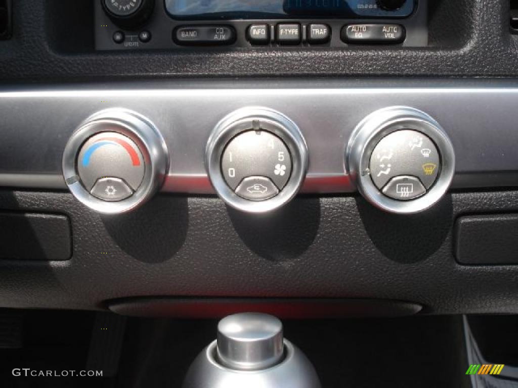 2003 Chevrolet SSR Standard SSR Model Controls Photo #48937378