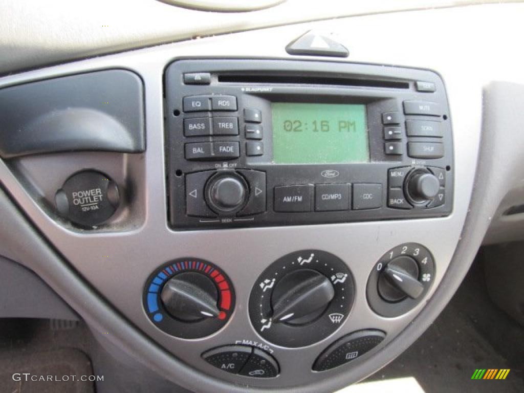 2003 Ford Focus ZX3 Coupe Controls Photo #48938251