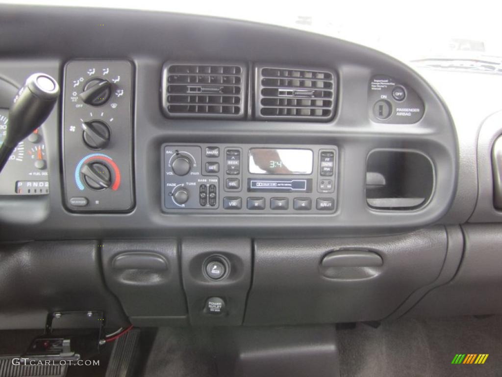 2001 Dodge Ram 2500 SLT Quad Cab 4x4 Controls Photo #48940951