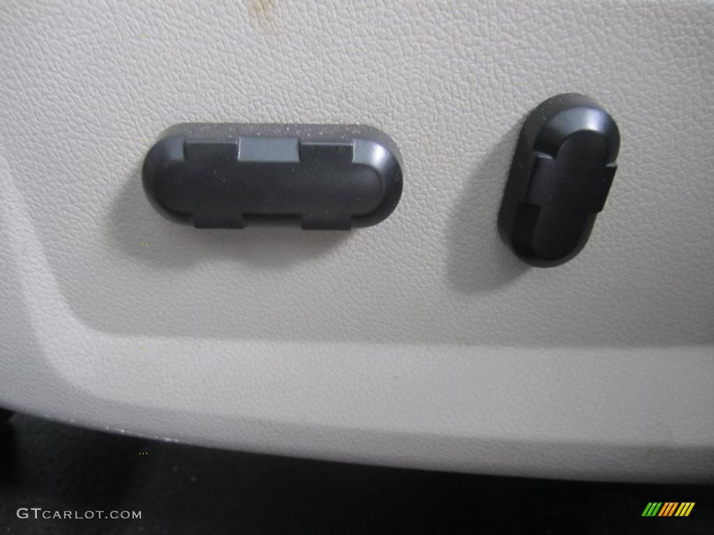 2009 Taurus X SEL AWD - Brilliant Silver Metallic / Medium Light Stone photo #28