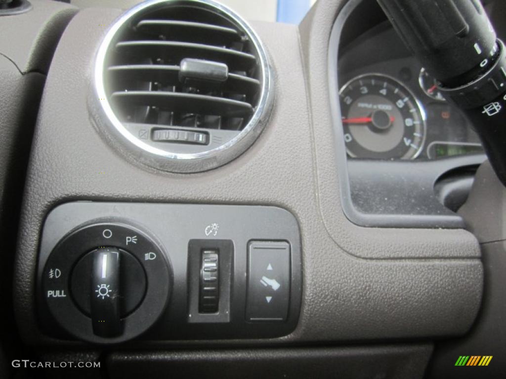 2009 Taurus X SEL AWD - Brilliant Silver Metallic / Medium Light Stone photo #30