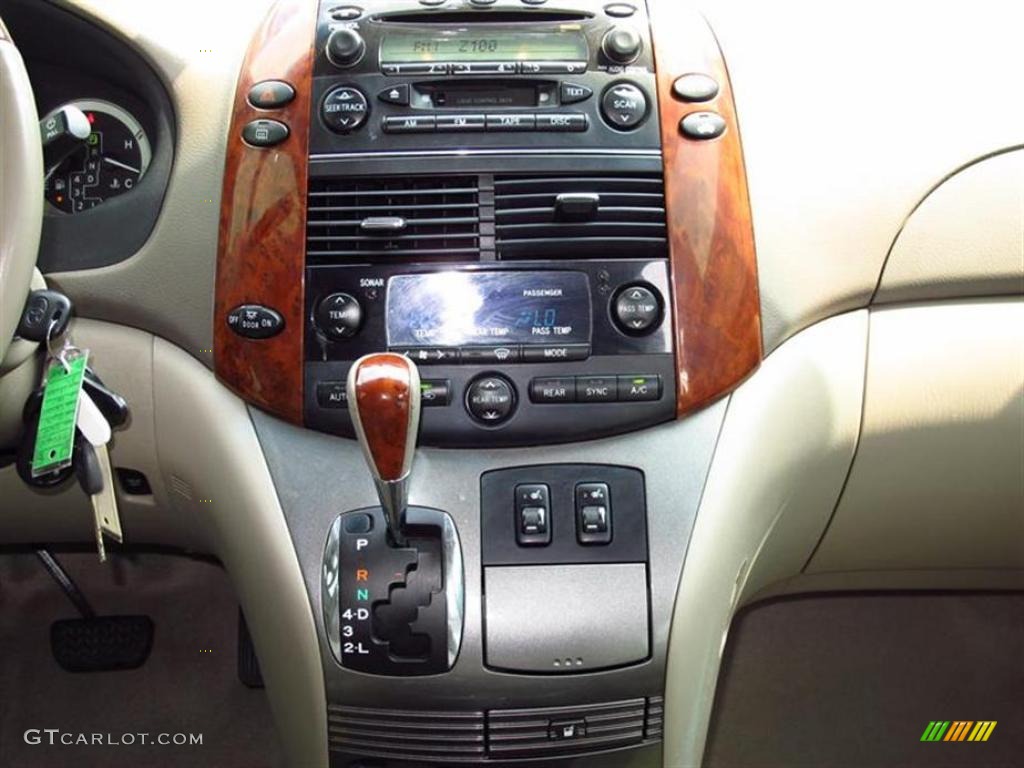 2004 Sienna XLE - Silver Shadow Pearl / Fawn Beige photo #12