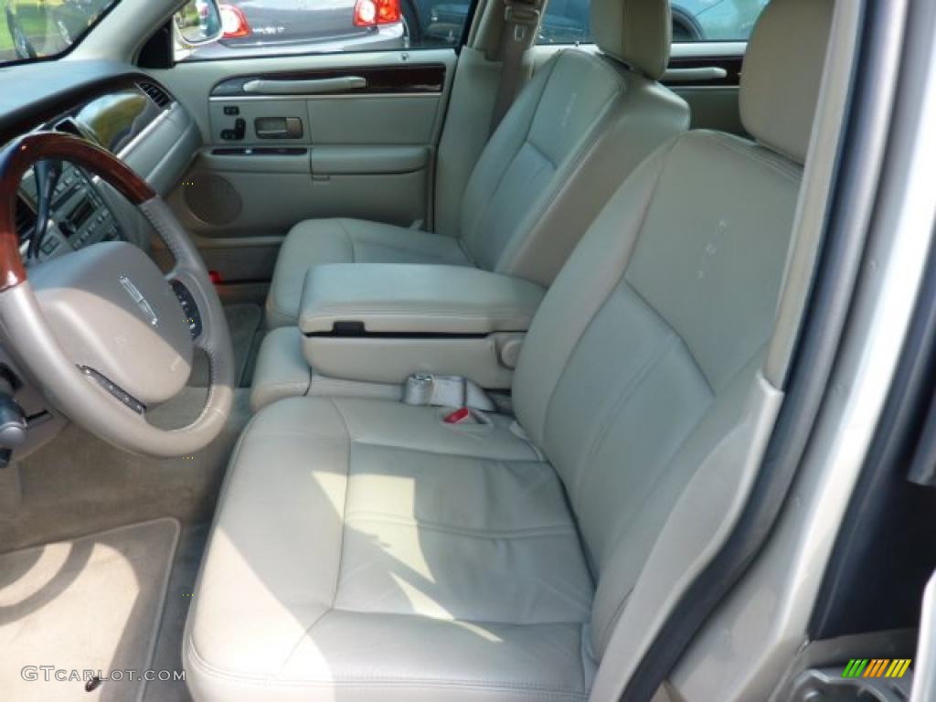 Medium Light Stone Interior 2009 Lincoln Town Car Signature Limited Photo #48950173