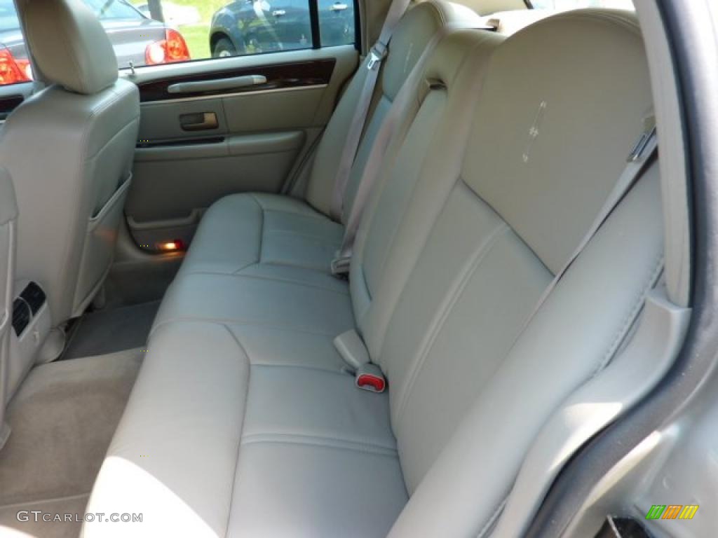 Medium Light Stone Interior 2009 Lincoln Town Car Signature Limited Photo #48950191