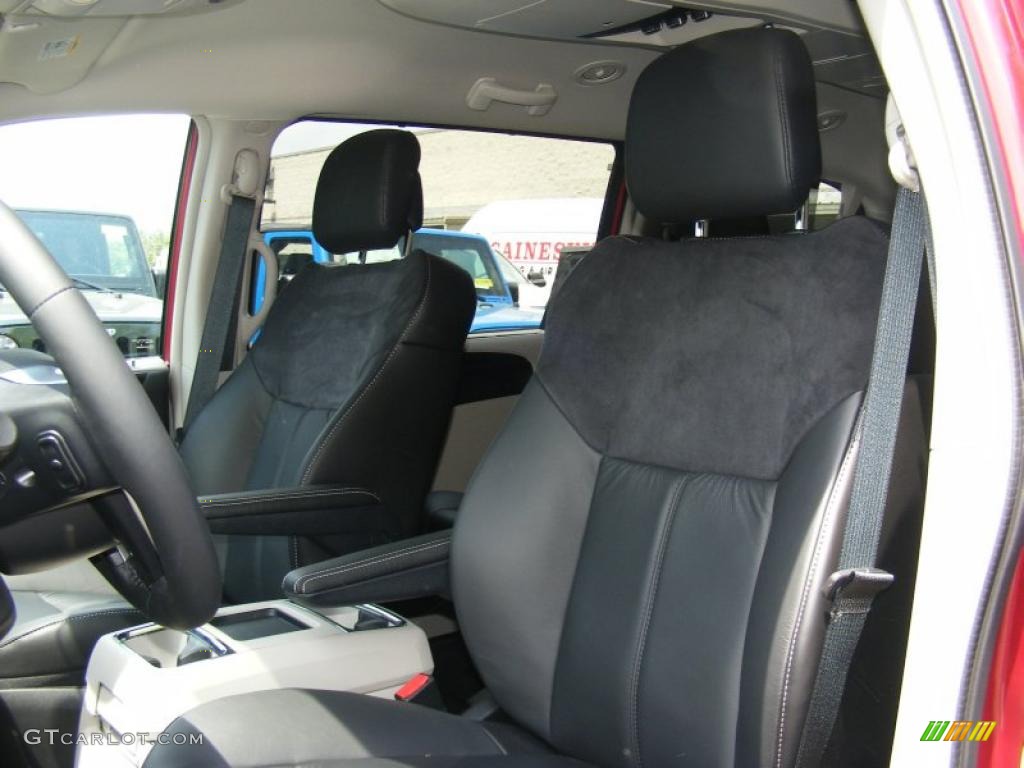 Black/Light Graystone Interior 2011 Chrysler Town & Country Limited Photo #48952552