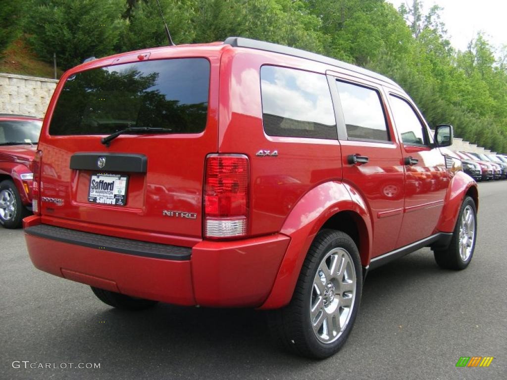 2011 Nitro Heat 4x4 - Redline 2-Coat Pearl / Dark Slate Gray photo #3