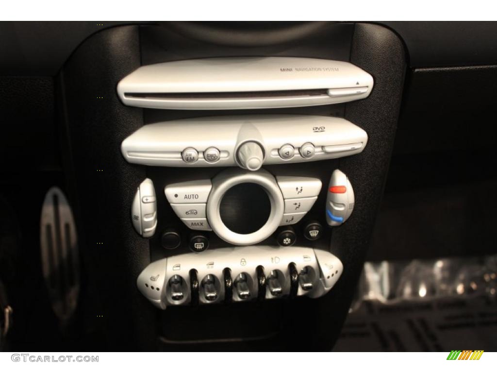 2010 Mini Cooper S Convertible Controls Photo #48958177
