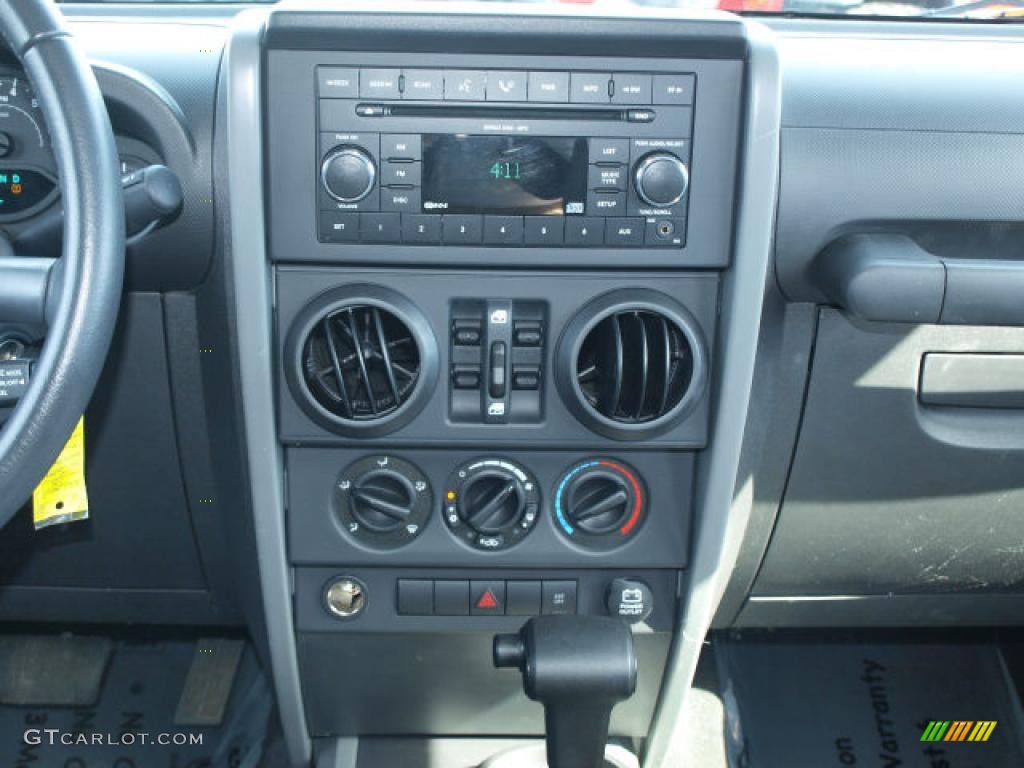 2008 Jeep Wrangler Unlimited X Controls Photo #48960193