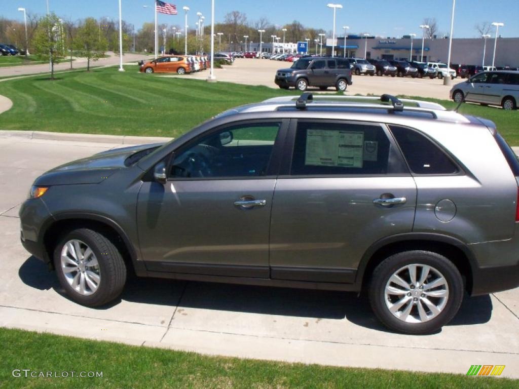 2011 Sorento LX V6 - Titanium Silver / Black photo #6