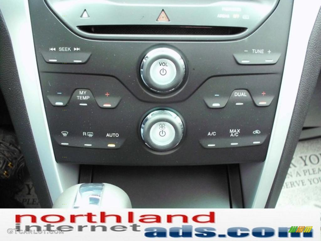 2011 Explorer XLT 4WD - White Platinum Tri-Coat / Charcoal Black photo #17