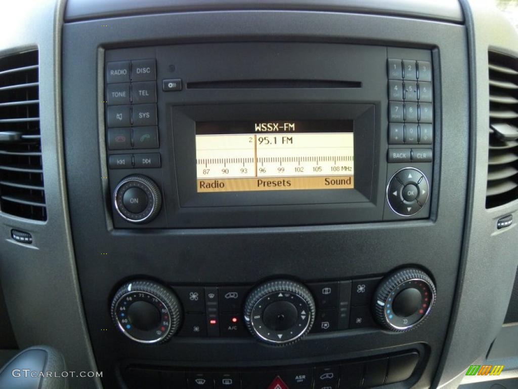 2011 Mercedes-Benz Sprinter 2500 Passenger Van Controls Photos
