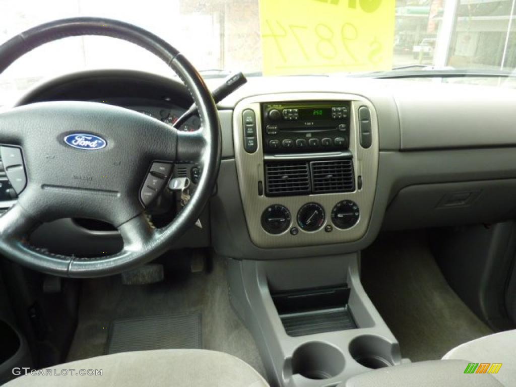 2004 Explorer XLT 4x4 - Black / Graphite photo #12