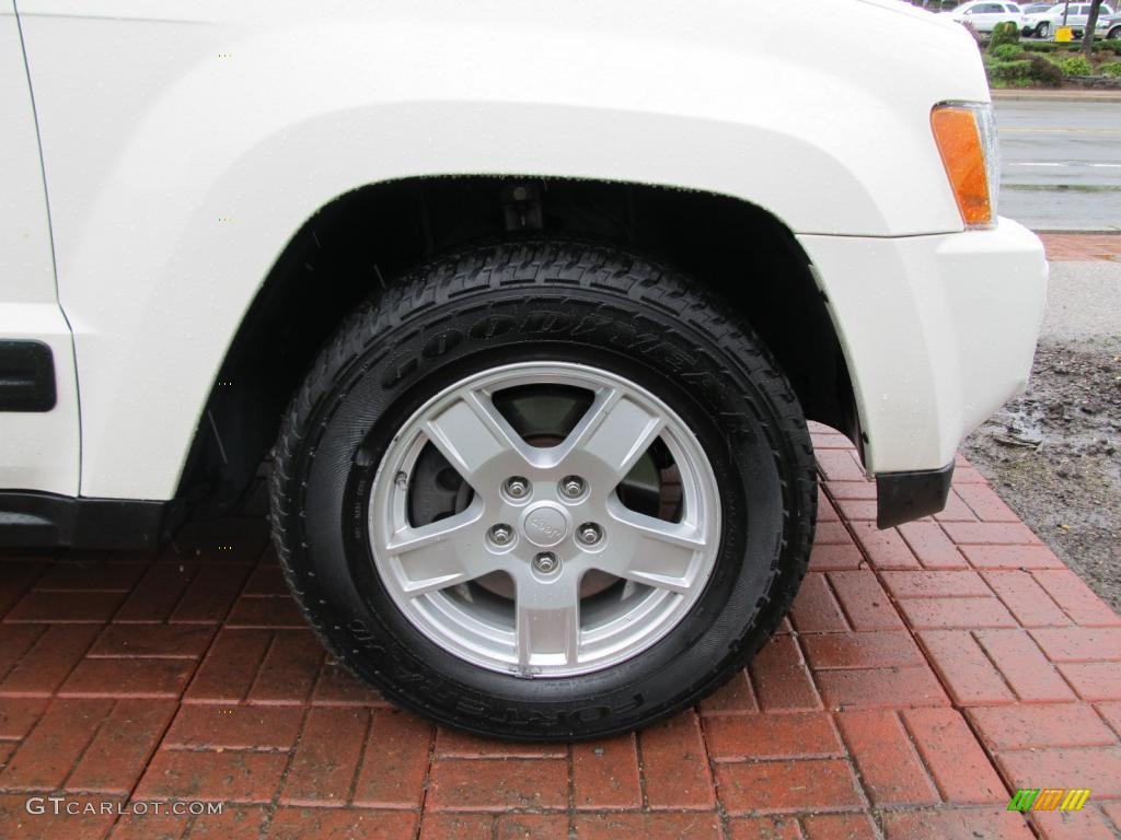 2006 Grand Cherokee Laredo 4x4 - Stone White / Medium Slate Gray photo #11