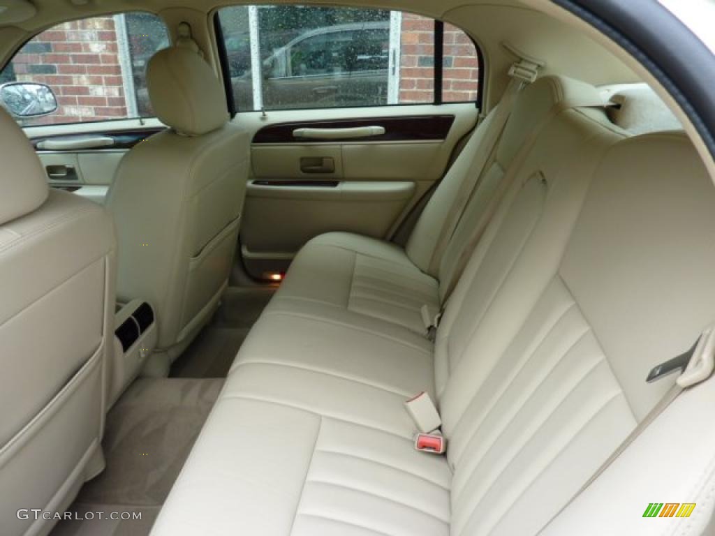 Light Camel Interior 2007 Lincoln Town Car Signature Photo #48968852