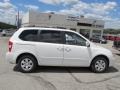 2008 White Kia Sedona   photo #2