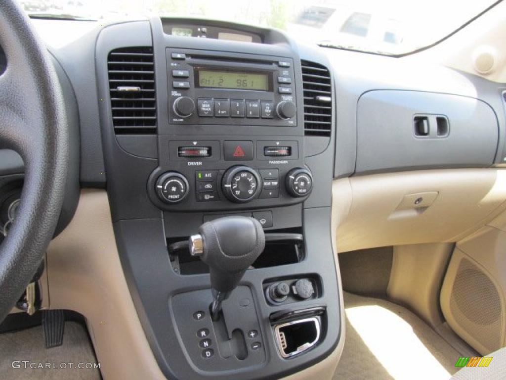 2008 Kia Sedona Standard Sedona Model Controls Photos