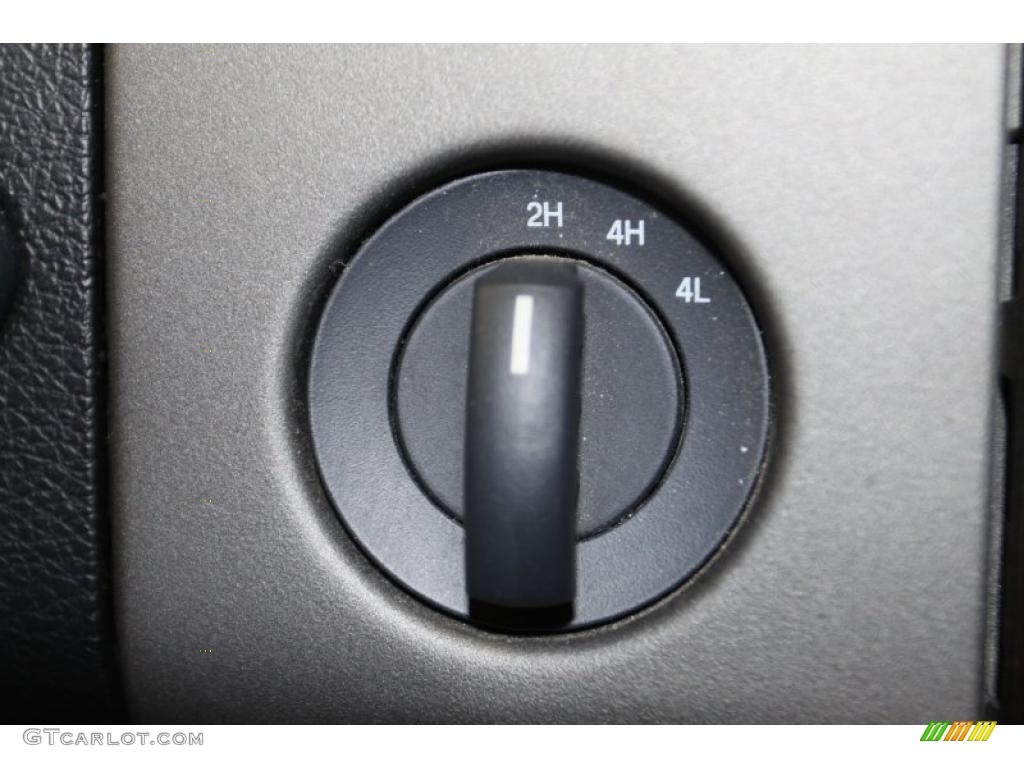 2006 Lincoln Mark LT SuperCrew 4x4 Controls Photo #48970199