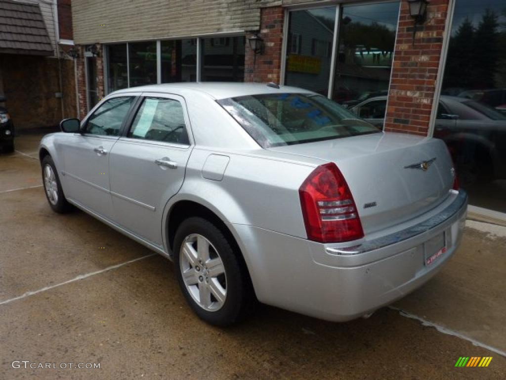 2005 300 C HEMI AWD - Bright Silver Metallic / Dark Slate Gray/Medium Slate Gray photo #2