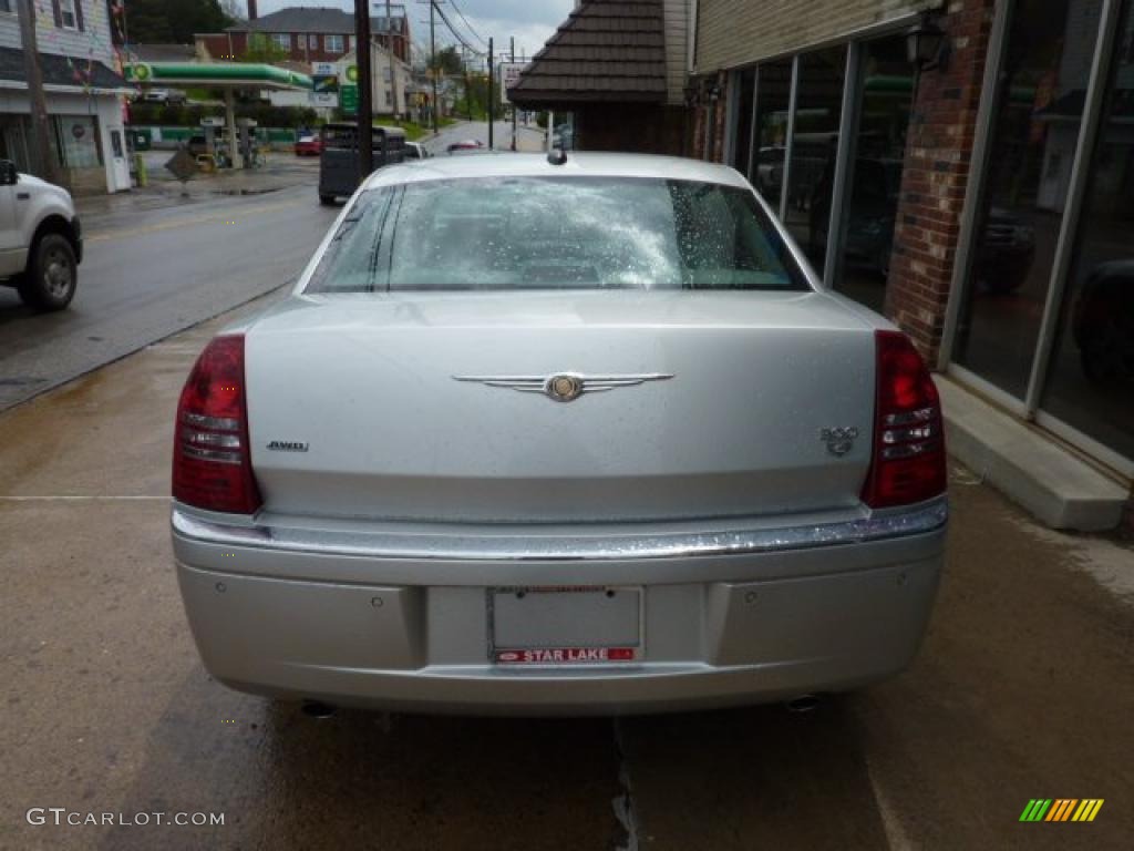 2005 300 C HEMI AWD - Bright Silver Metallic / Dark Slate Gray/Medium Slate Gray photo #3