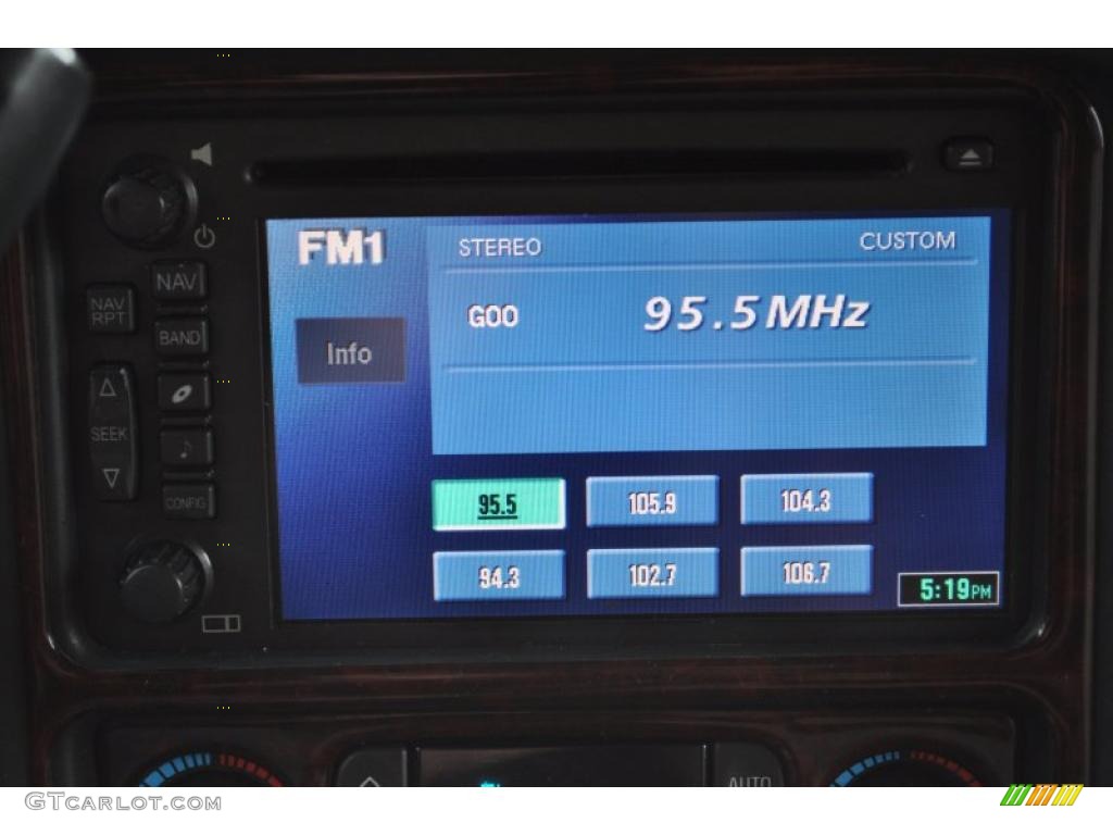 2005 Suburban 1500 LT 4x4 - Sandstone Metallic / Tan/Neutral photo #13