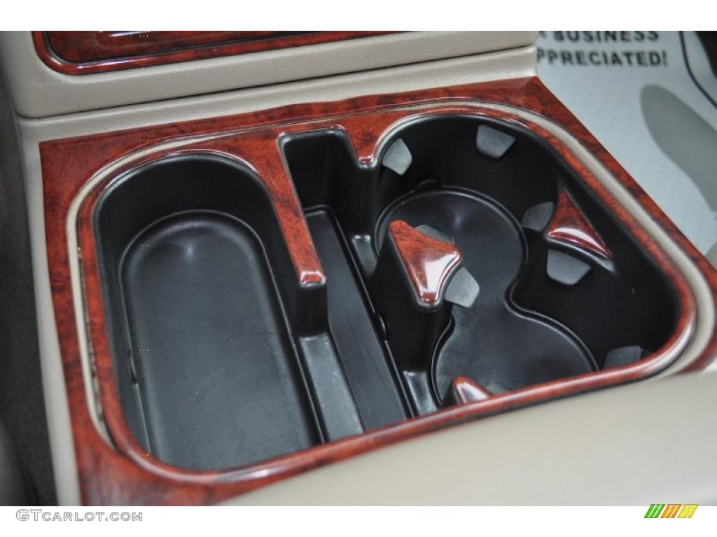 2005 Suburban 1500 LT 4x4 - Sandstone Metallic / Tan/Neutral photo #16