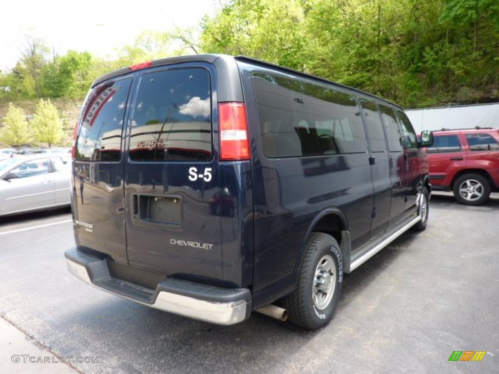 2006 Express LS 3500 Extended Passenger van - Dark Blue Metallic / Medium Dark Pewter photo #4