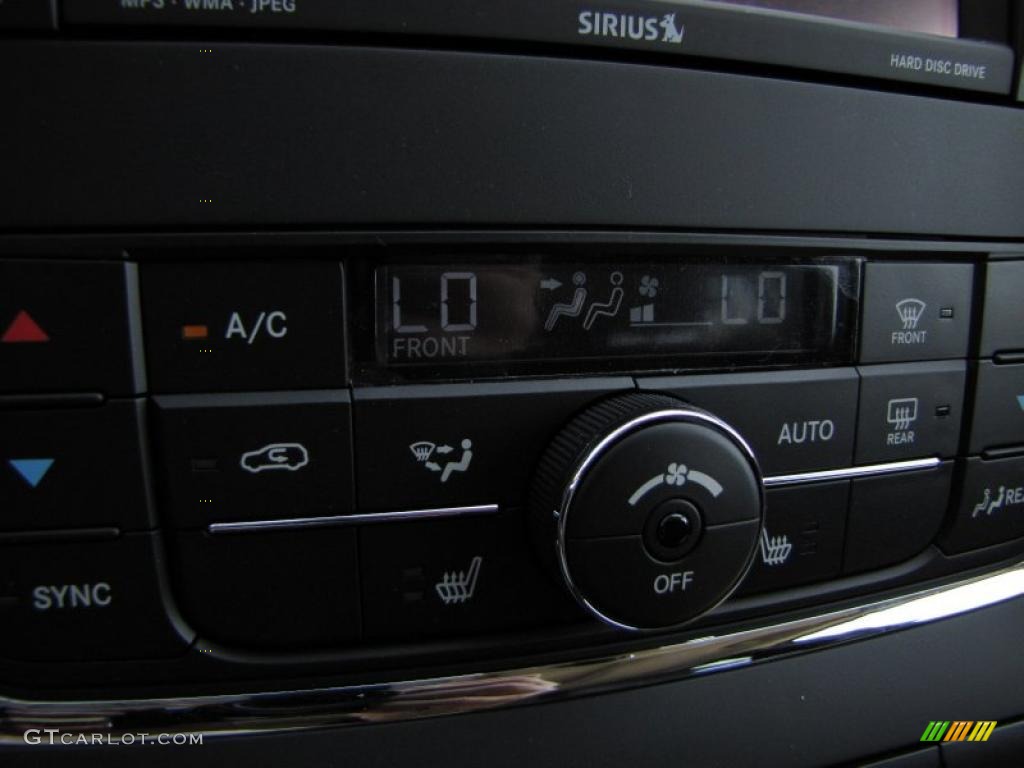 2011 Dodge Durango R/T Controls Photo #48981980