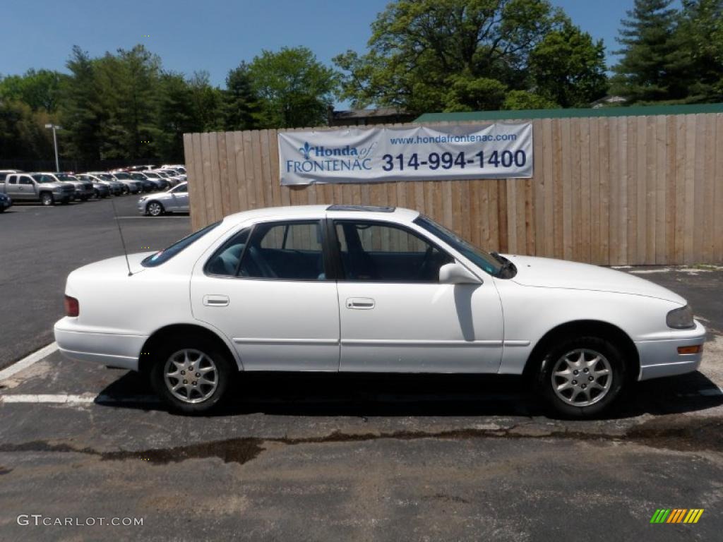 1992 Camry XLE Sedan - Super White / Navy Blue photo #2