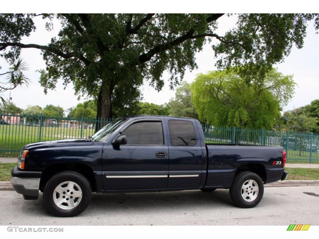 2005 Silverado 1500 Z71 Extended Cab 4x4 - Dark Blue Metallic / Tan photo #2