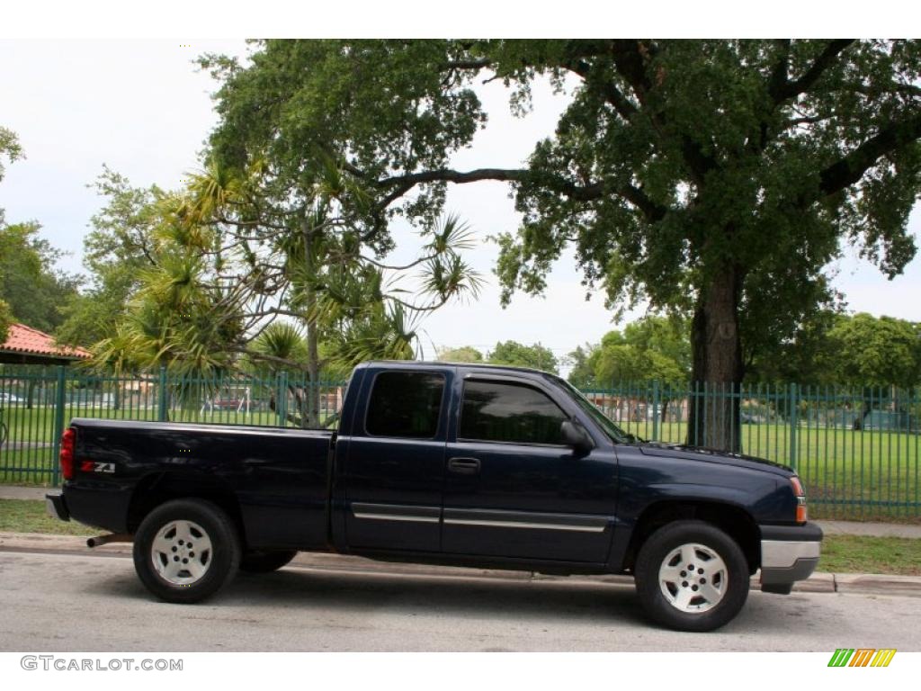 2005 Silverado 1500 Z71 Extended Cab 4x4 - Dark Blue Metallic / Tan photo #9