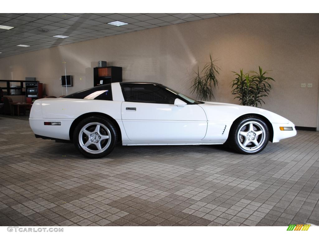 Arctic White 1996 Chevrolet Corvette Coupe Exterior Photo #48989429