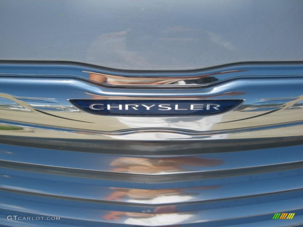2011 Chrysler 300 C Hemi Marks and Logos Photo #48989849