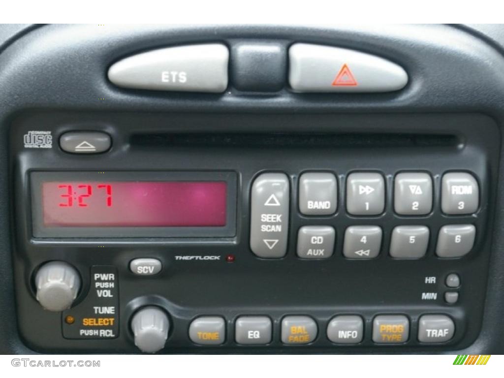 2002 Pontiac Grand Am SE Sedan Controls Photo #48989943