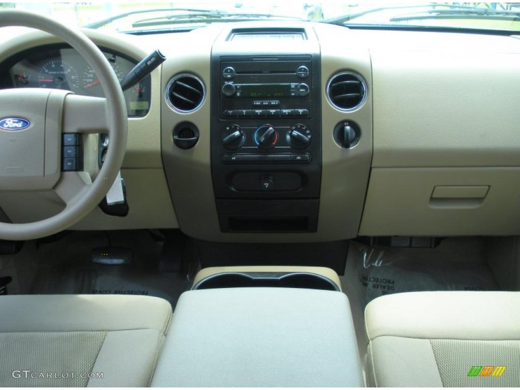 2004 F150 XLT SuperCab - Arizona Beige Metallic / Tan photo #18