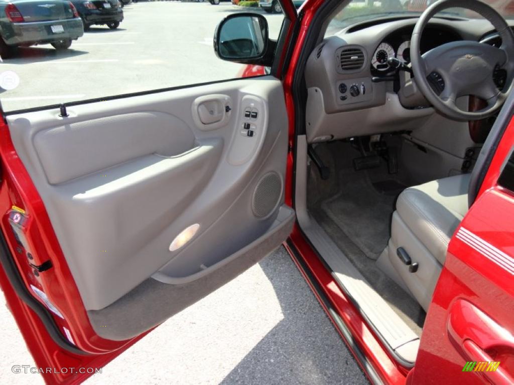 2002 Town & Country LXi - Inferno Red Tinted Pearlcoat / Sandstone photo #4