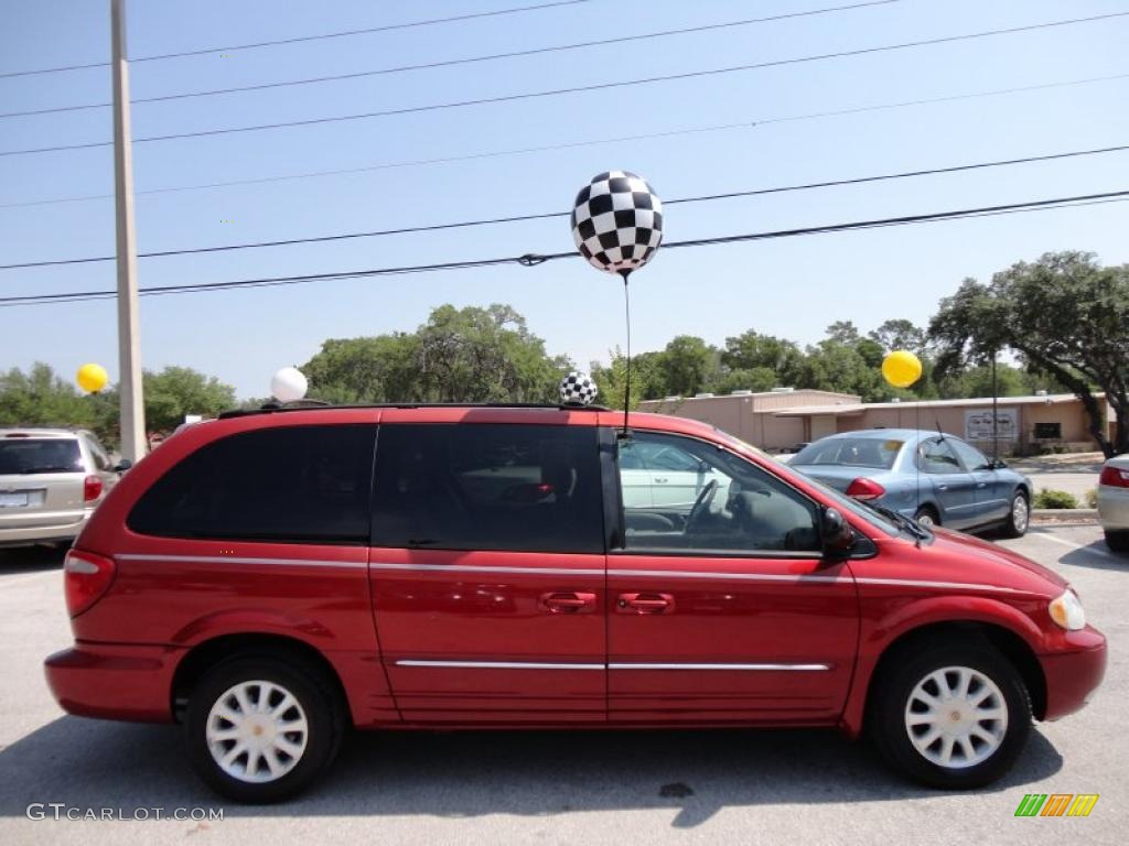 2002 Town & Country LXi - Inferno Red Tinted Pearlcoat / Sandstone photo #12