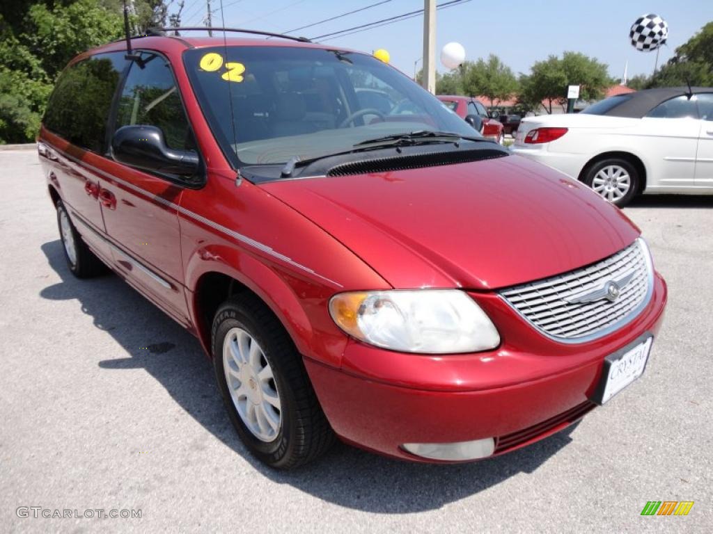 2002 Town & Country LXi - Inferno Red Tinted Pearlcoat / Sandstone photo #13