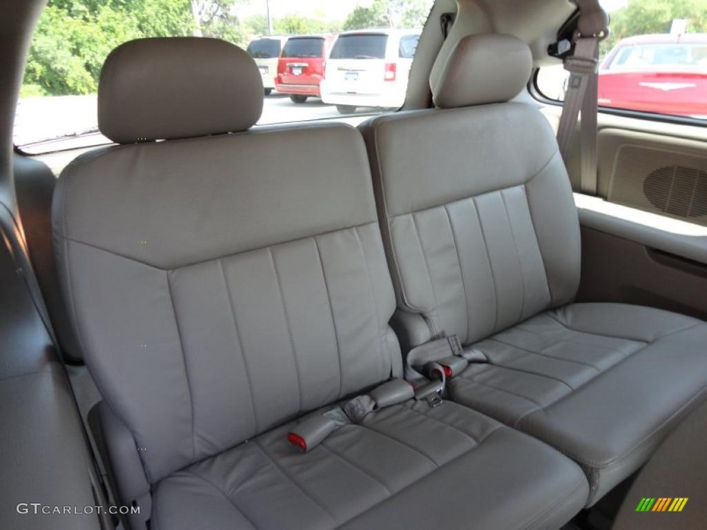 Sandstone Interior 2002 Chrysler Town & Country LXi Photo #48998476