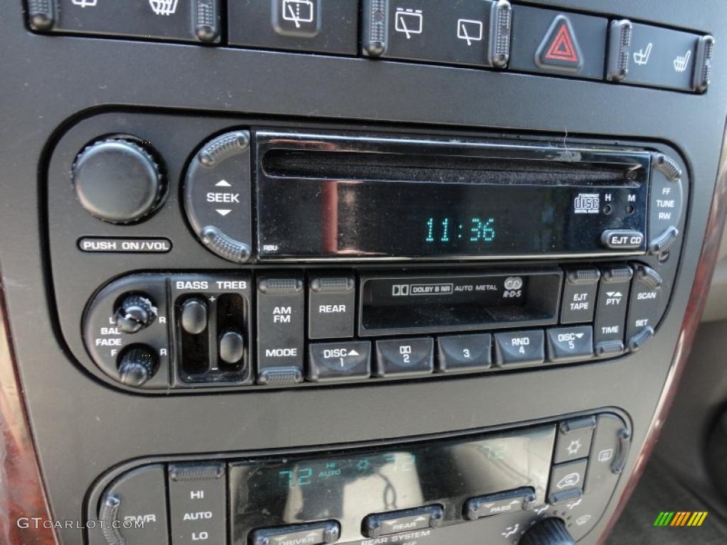 2002 Chrysler Town & Country LXi Controls Photo #48998708