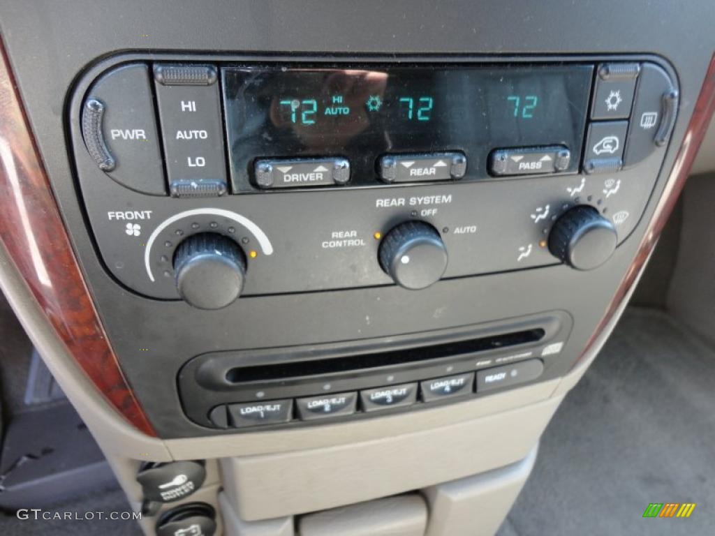 2002 Chrysler Town & Country LXi Controls Photo #48998723