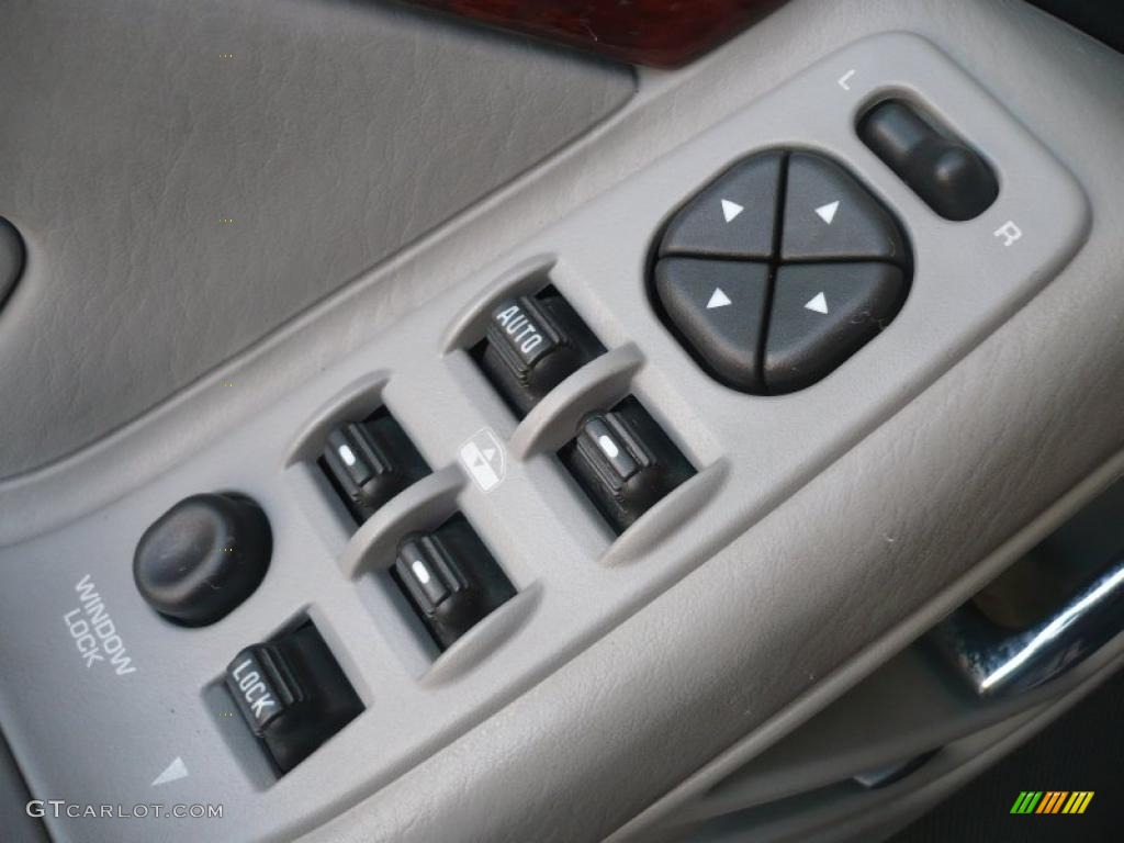 2003 Jeep Grand Cherokee Overland 4x4 Controls Photo #48999044