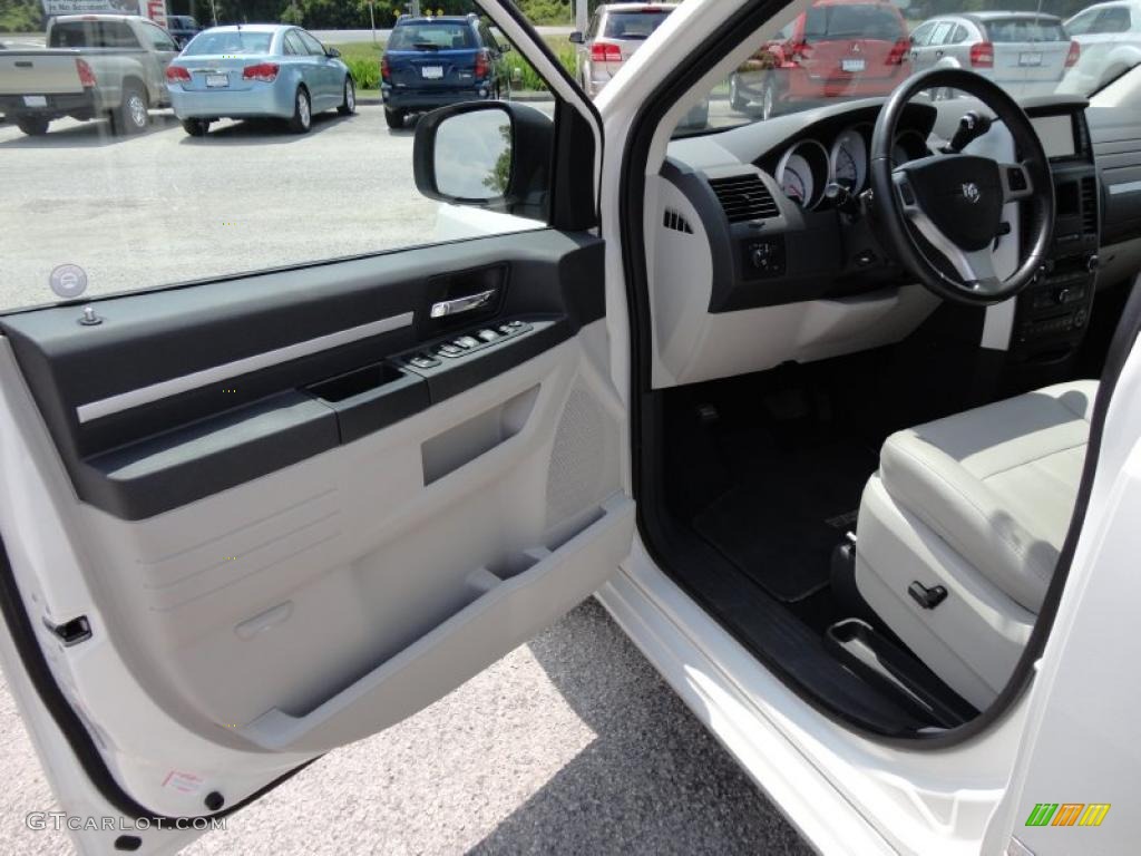 2009 Grand Caravan SXT - Stone White / Dark Slate Gray/Light Shale photo #4