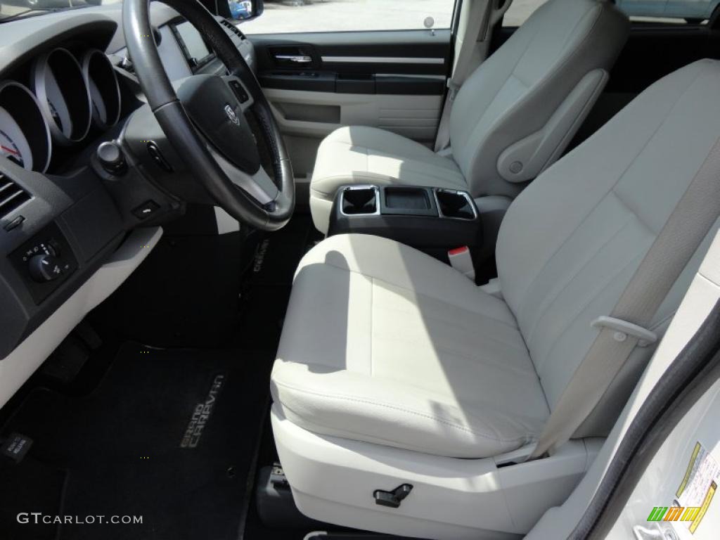 2009 Grand Caravan SXT - Stone White / Dark Slate Gray/Light Shale photo #5