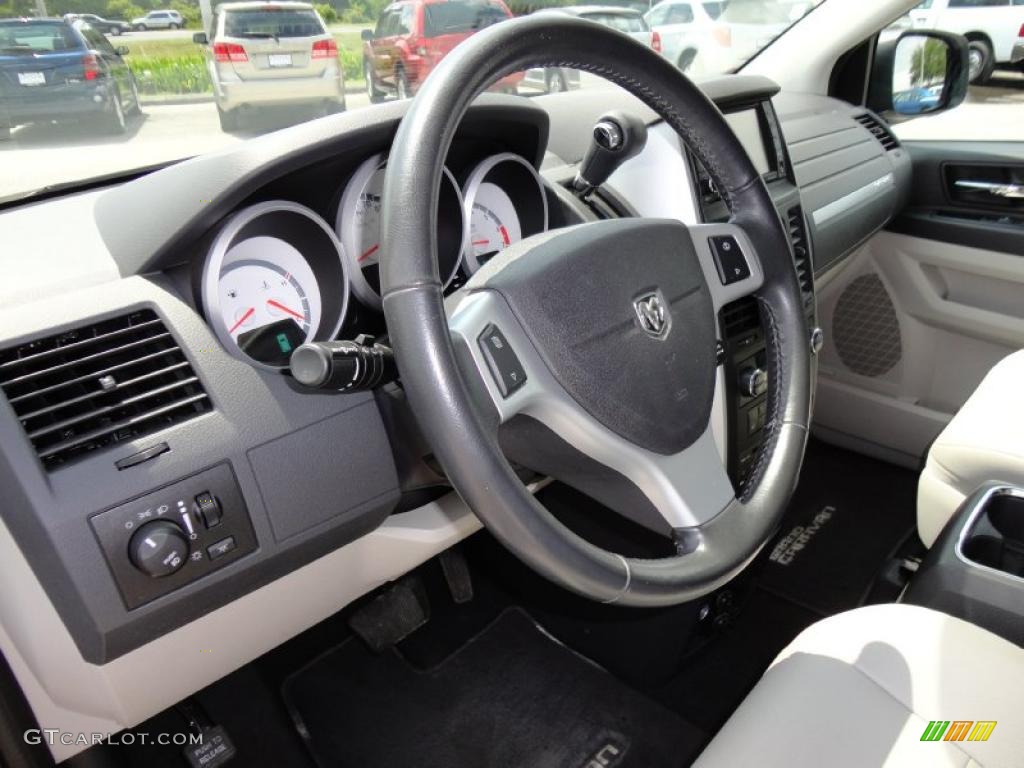 2009 Grand Caravan SXT - Stone White / Dark Slate Gray/Light Shale photo #6