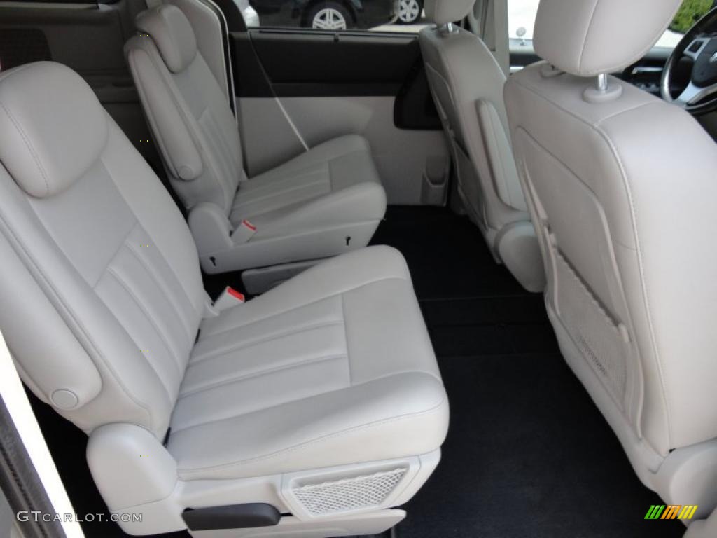 2009 Grand Caravan SXT - Stone White / Dark Slate Gray/Light Shale photo #15