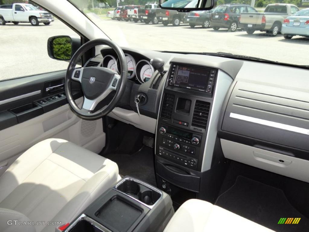 2009 Grand Caravan SXT - Stone White / Dark Slate Gray/Light Shale photo #16