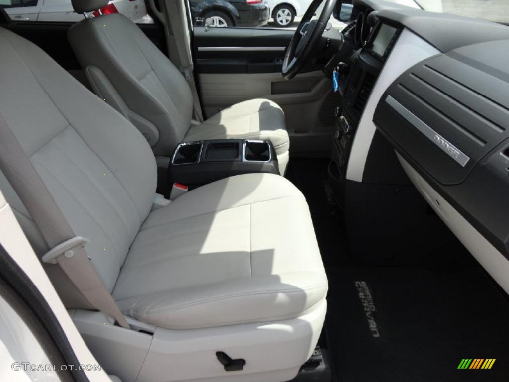 2009 Grand Caravan SXT - Stone White / Dark Slate Gray/Light Shale photo #18