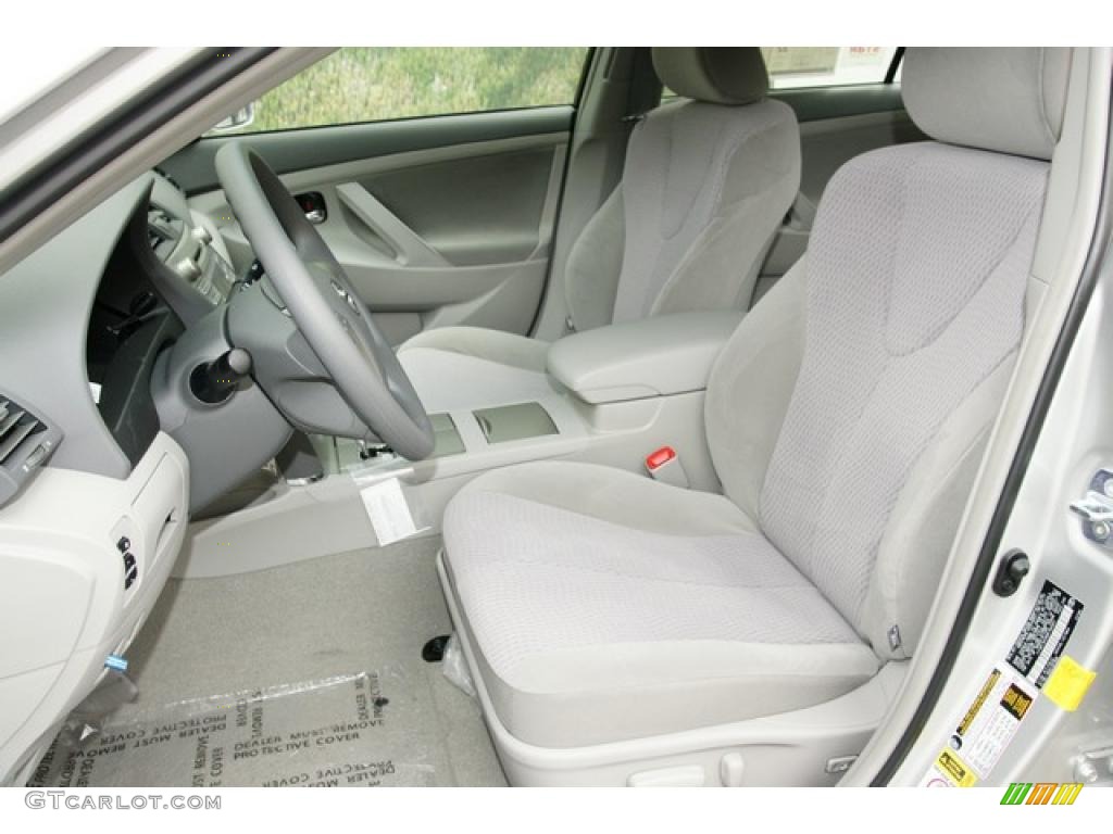 2011 Toyota Camry LE interior Photo #49002281