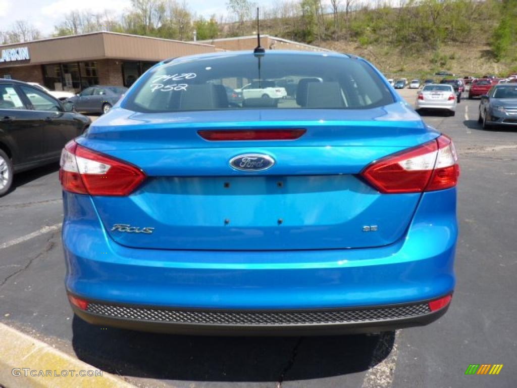 2012 Focus SE Sedan - Blue Candy Metallic / Charcoal Black photo #3