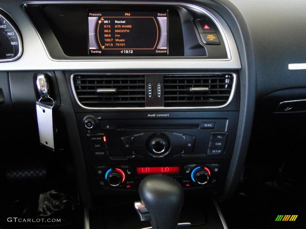 2010 Audi A5 3.2 quattro Coupe Controls Photo #49005518